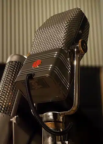 one-soul-studio-recording-AEA-4040